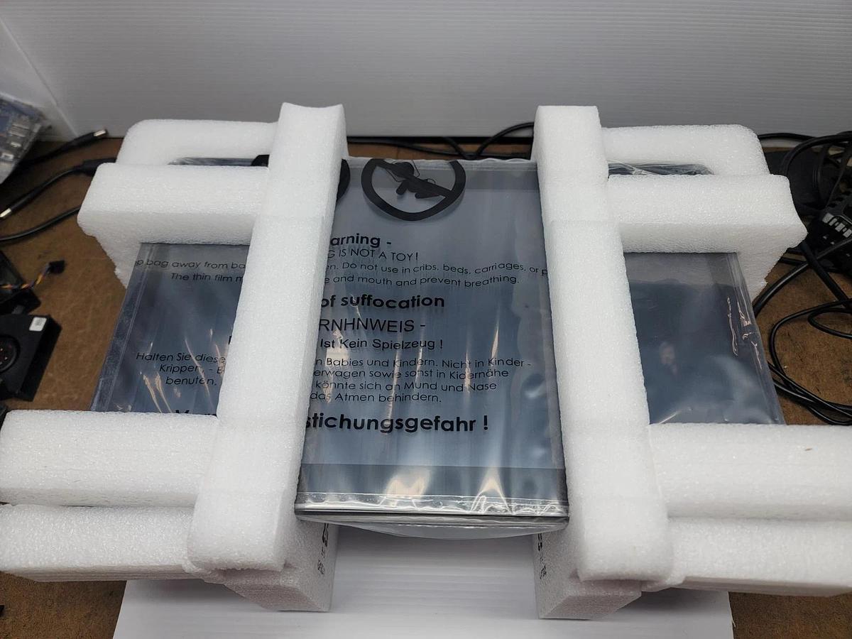 ELO 15In. Touchscreen ESY 15i2-2UWB-0-MT-ZB-4G-1S-W1-64-BK-NS PN: E691852