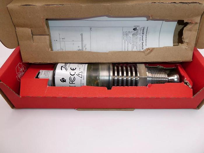 Used Danfoss 084H6003 Liquid level switch LLS 4000U NPT 3/4