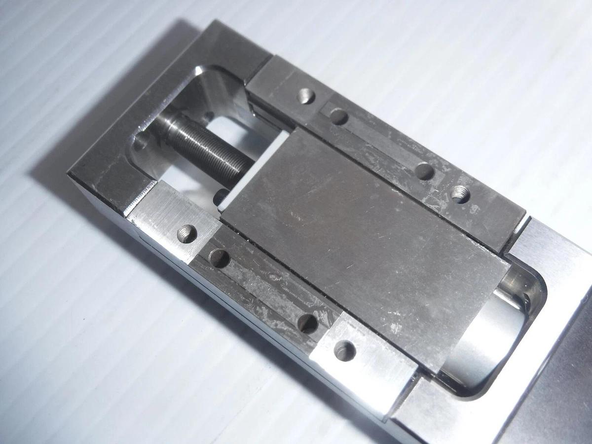 Used Newport MFA-CC / UE1724SR 24VDC 0.2A Motorized Linear Stage