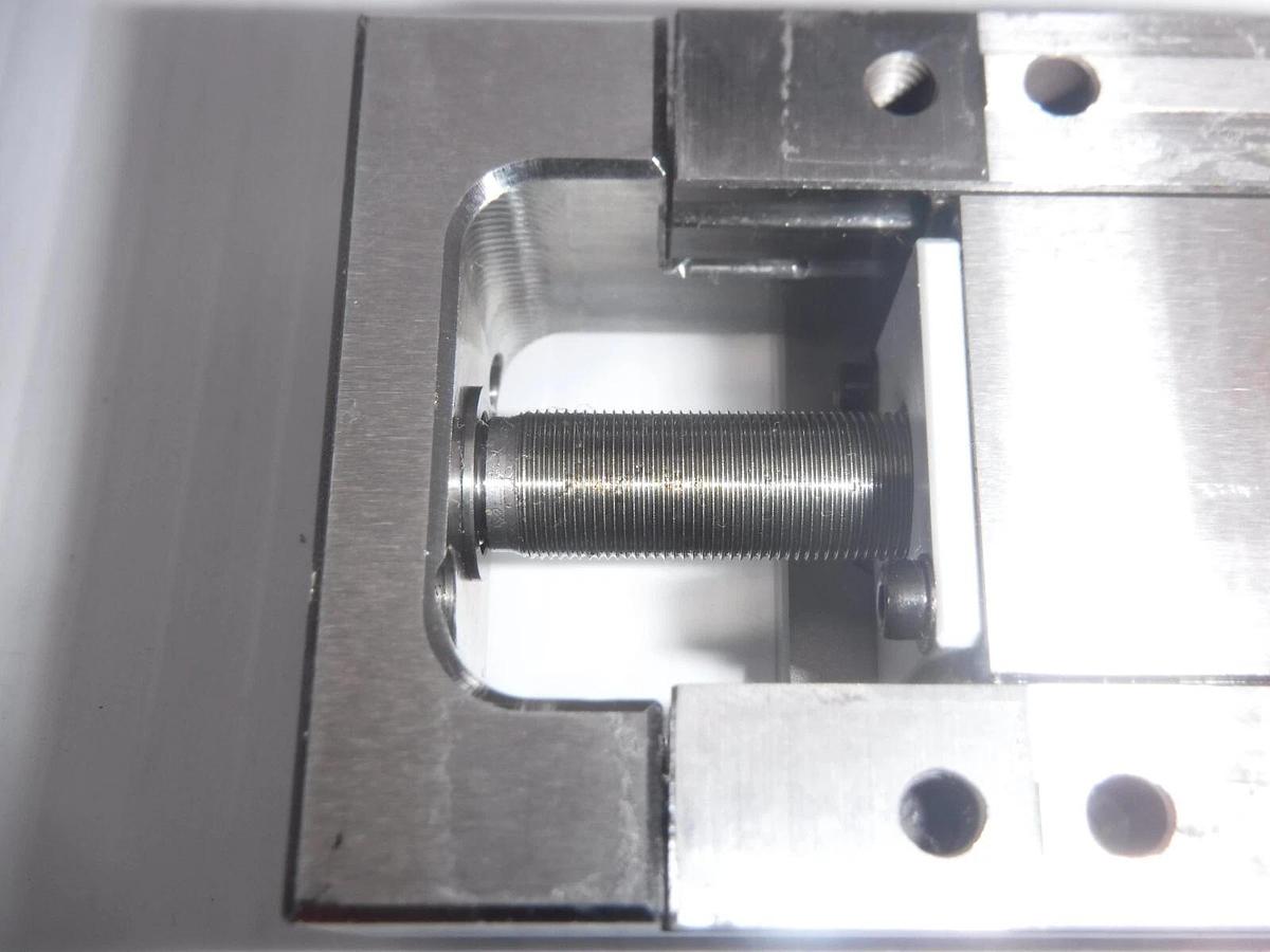 Used Newport MFA-CC / UE1724SR 24VDC 0.2A Motorized Linear Stage