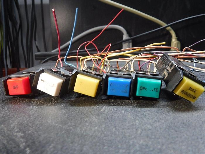 Used Micro 4A23BEA11 Microswitch / Micro 4C23B11 Switch Manual Pushbutton Indicator