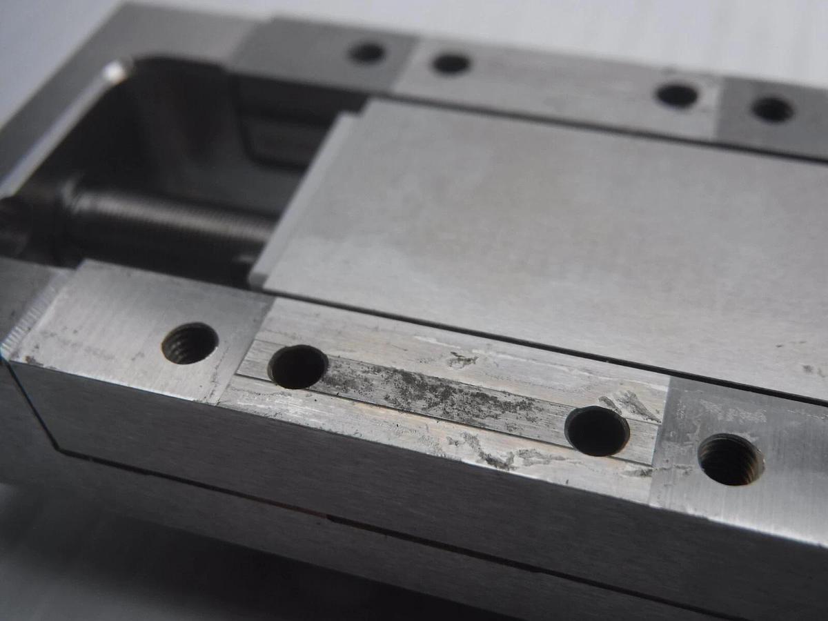 Used Newport MFA-CC / UE1724SR 24VDC 0.2A Motorized Linear Stage