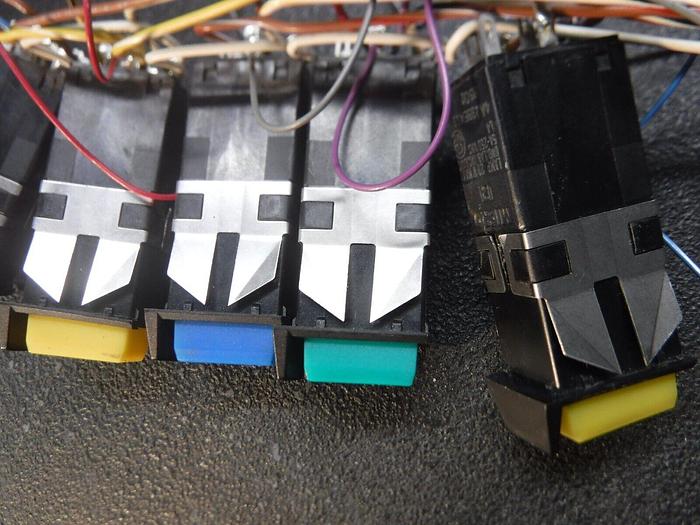 Used Micro 4A23BEA11 Microswitch / Micro 4C23B11 Switch Manual Pushbutton Indicator