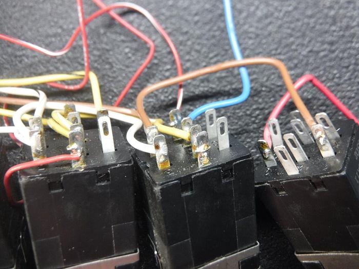 Used Micro 4A23BEA11 Microswitch / Micro 4C23B11 Switch Manual Pushbutton Indicator