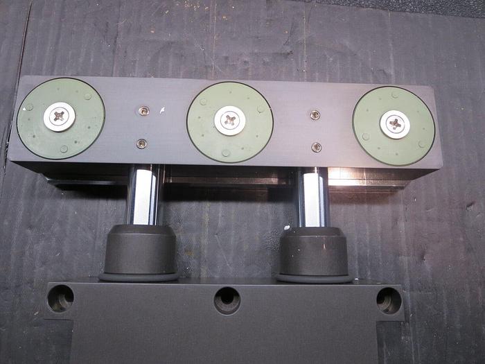 Used VAT 07510-VA24-AAZ1/0157 (A-351898) Gate/Slit Valve Open Carton