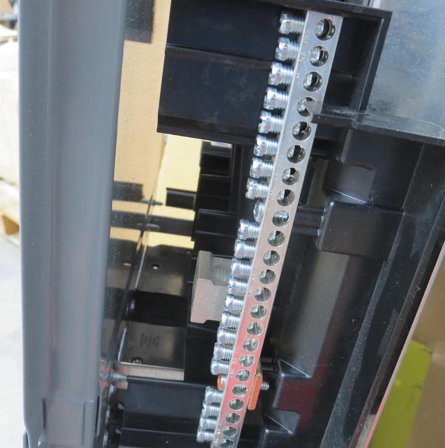 Used Square D 29450954160020001 Load Center 200A 208Y/120 3PH 42 Space