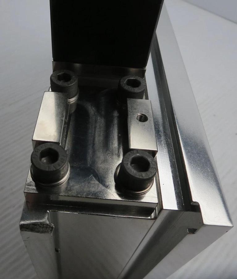 Used VAT 2010-BE44-0001/0085/ Stainless Stee l/Rectangular/ Vacuum Gate Valve Used