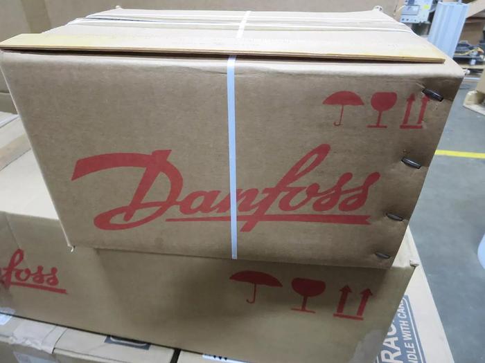 Used Danfoss 084H4531 (AKS4100U) Liquid Level Sensor Insertion Lg 30"/762mm