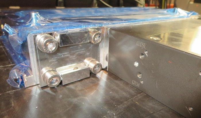 VAT 02110-BA24-ARR2/1324 (A-1341677) Pneumatic Slit Valve