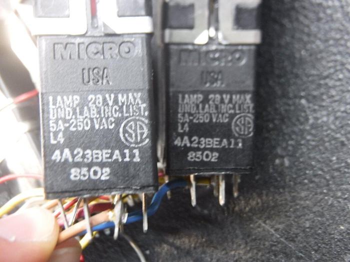 Used Micro 4A23BEA11 Microswitch / Micro 4C23B11 Switch Manual Pushbutton Indicator