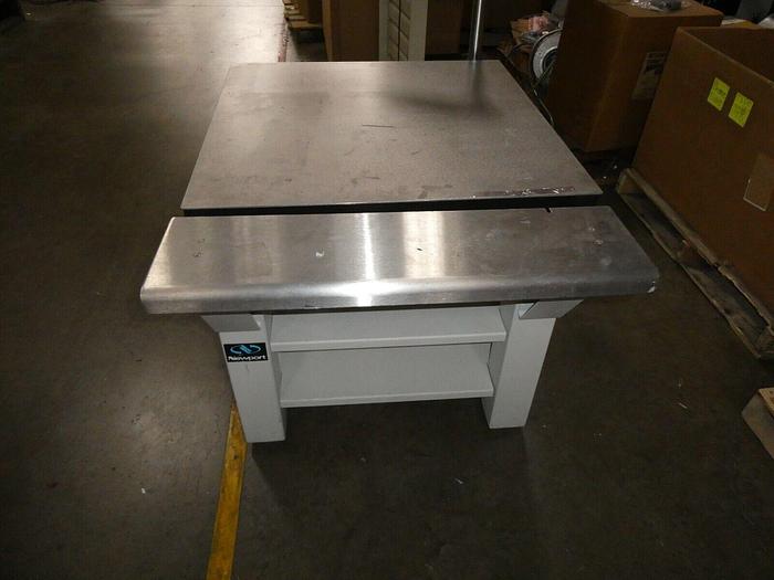 Used Newport  VH3030-SP Pneumatic Vibration Isolation Table 30" x 30"