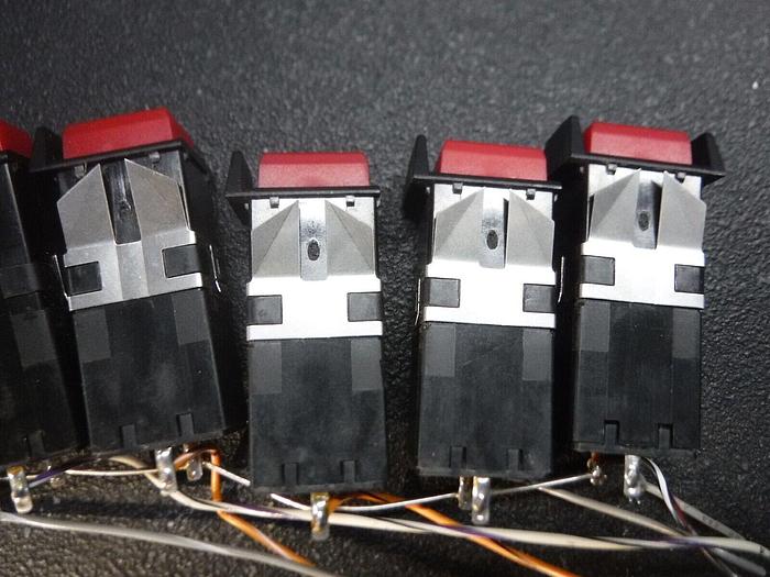 Used Micro 4A23BEA11 Microswitch / Micro 4C23B11 Switch Manual Pushbutton Indicator