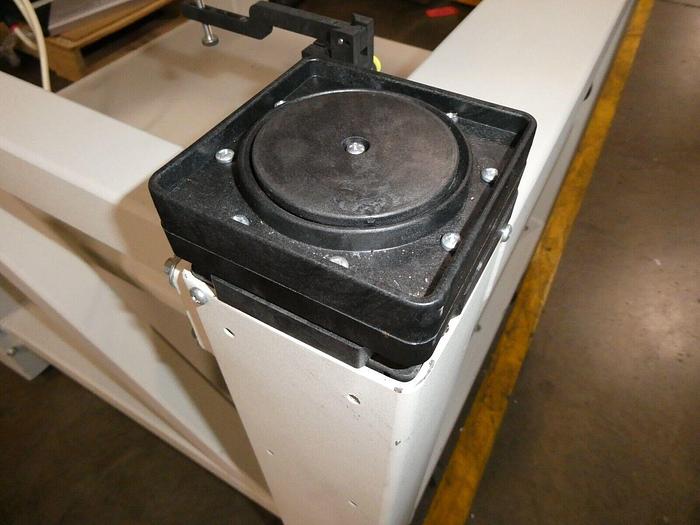 Used Newport  VH3030-SP Pneumatic Vibration Isolation Table 30" x 30"