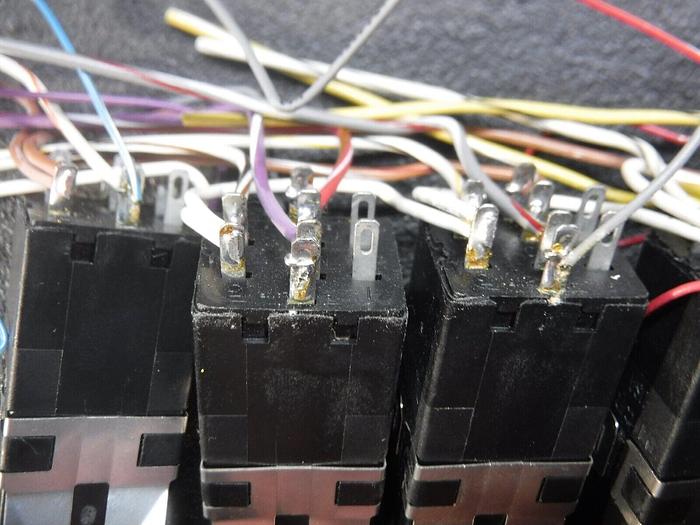 Used Micro 4A23BEA11 Microswitch / Micro 4C23B11 Switch Manual Pushbutton Indicator