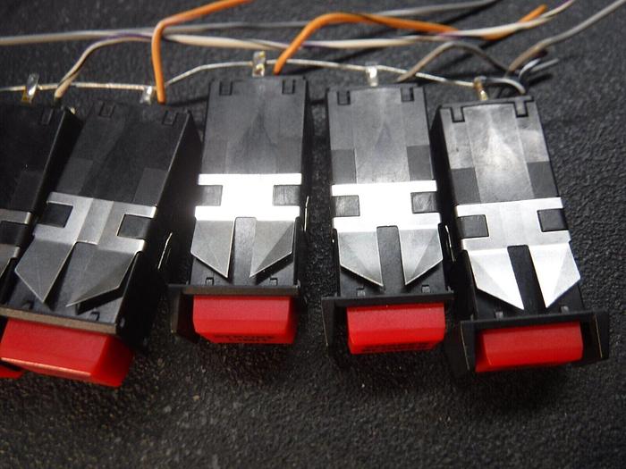 Used Micro 4A23BEA11 Microswitch / Micro 4C23B11 Switch Manual Pushbutton Indicator