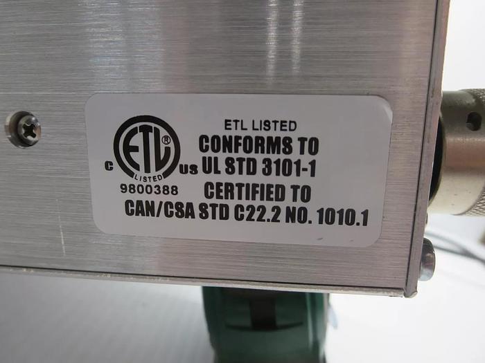 Used VAT PM-4 Adaptive Pressure Controller 100-240VAC 50/60HZ Powers On