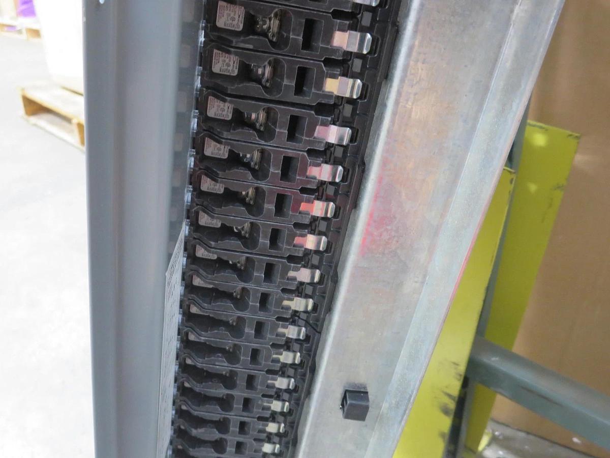 Used Square D 29450954160020001 Load Center 200A 208Y/120 3PH 42 Space