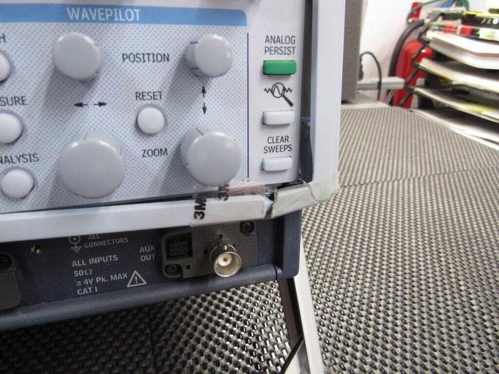 Used Lecroy  WaveMaster 8600A 6GHz 4-CH Digital Oscilloscope Unit has a cracked bezzle