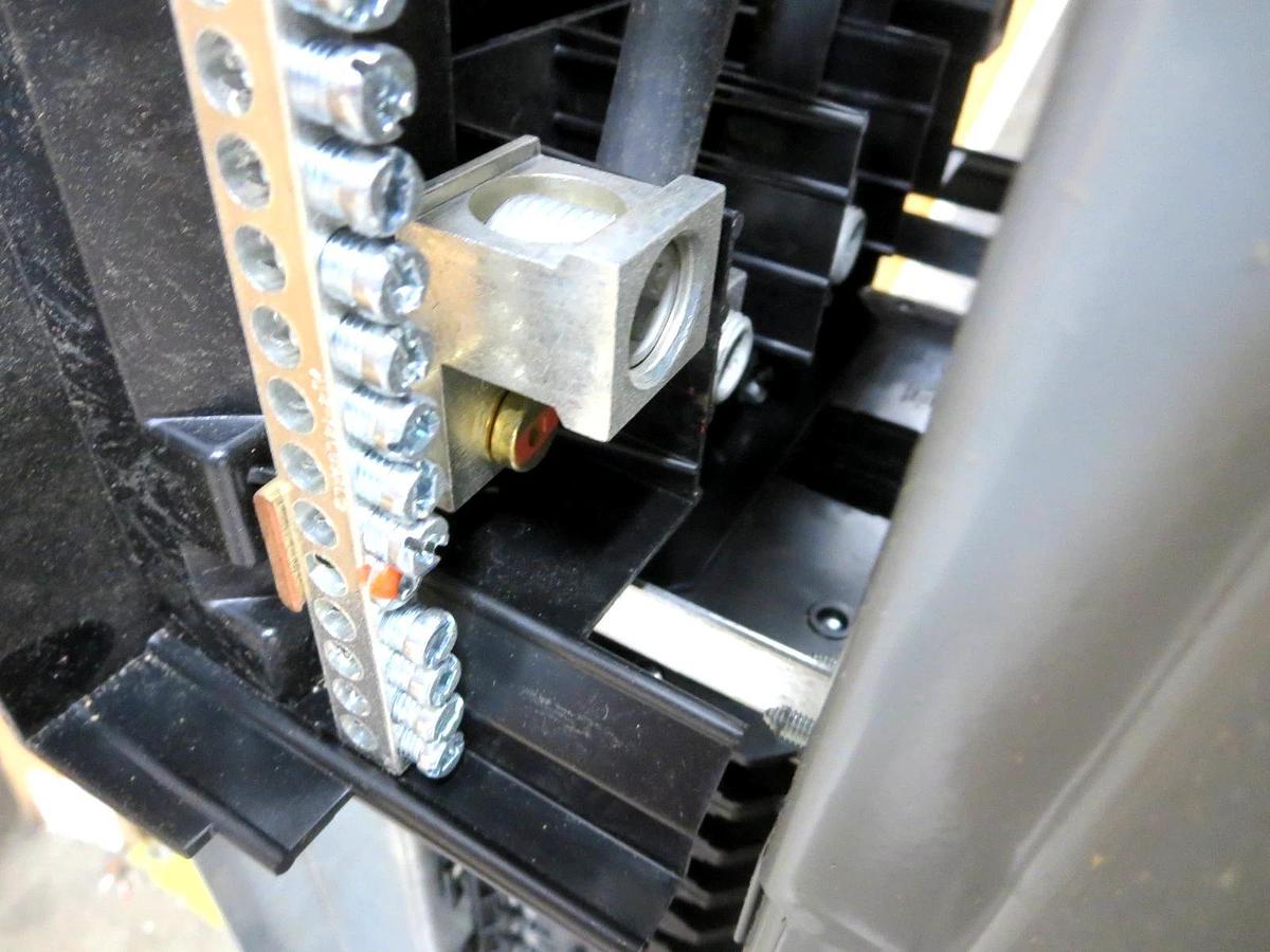 Used Square D 29450954160020001 Load Center 200A 208Y/120 3PH 42 Space