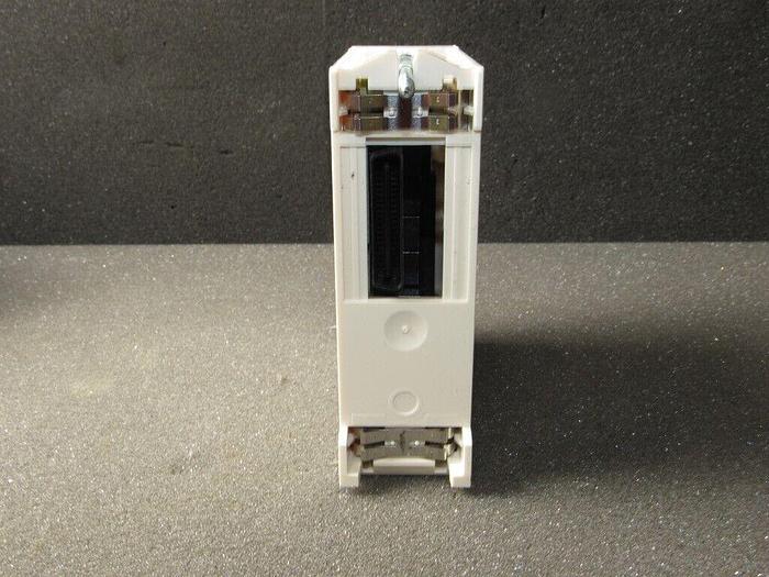 Used SCHNEIDER ELECTRIC  BMXDRA0815 discrete module X80 - 8 NO Type A 125 V DC/250 V A