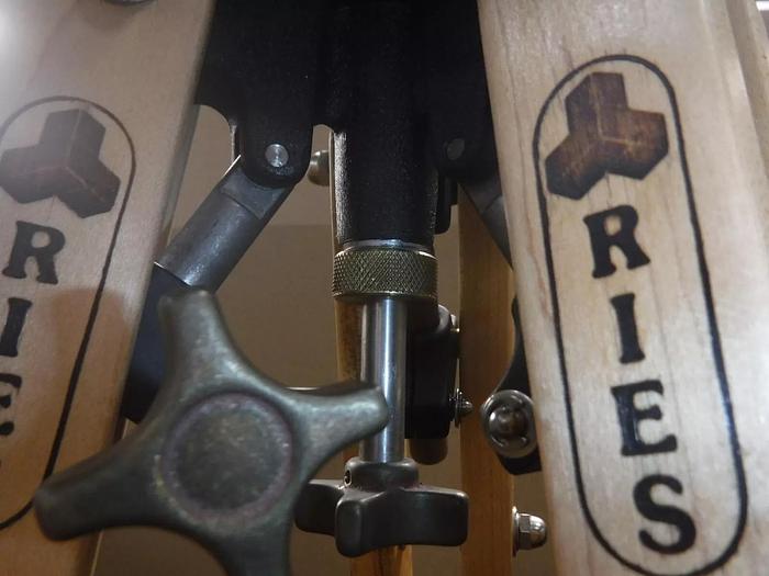 Used Junior Tripod Model: Ries With Tilted Head & Encore Hardcase