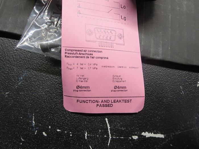 Used VAT 07510-VA24-AAZ1/0157 (A-351898) Gate/Slit Valve Open Carton