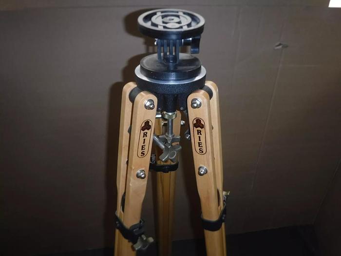 Used Junior Tripod Model: Ries With Tilted Head & Encore Hardcase