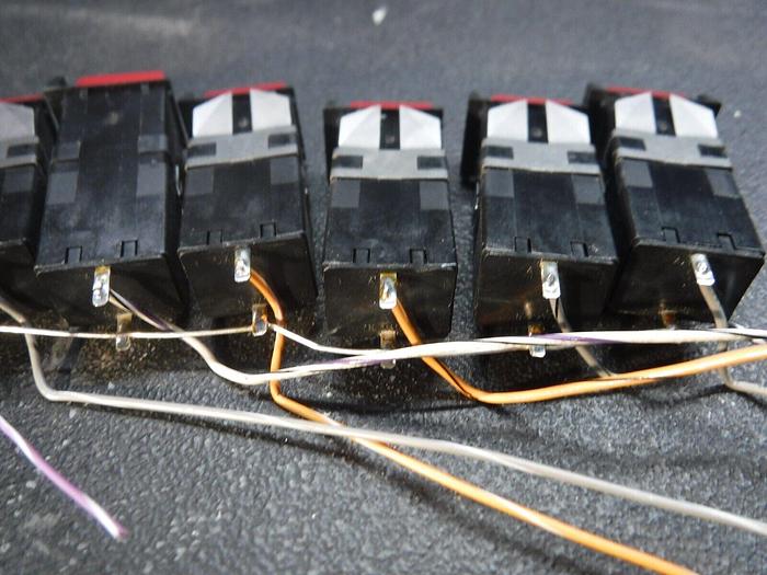 Used Micro 4A23BEA11 Microswitch / Micro 4C23B11 Switch Manual Pushbutton Indicator