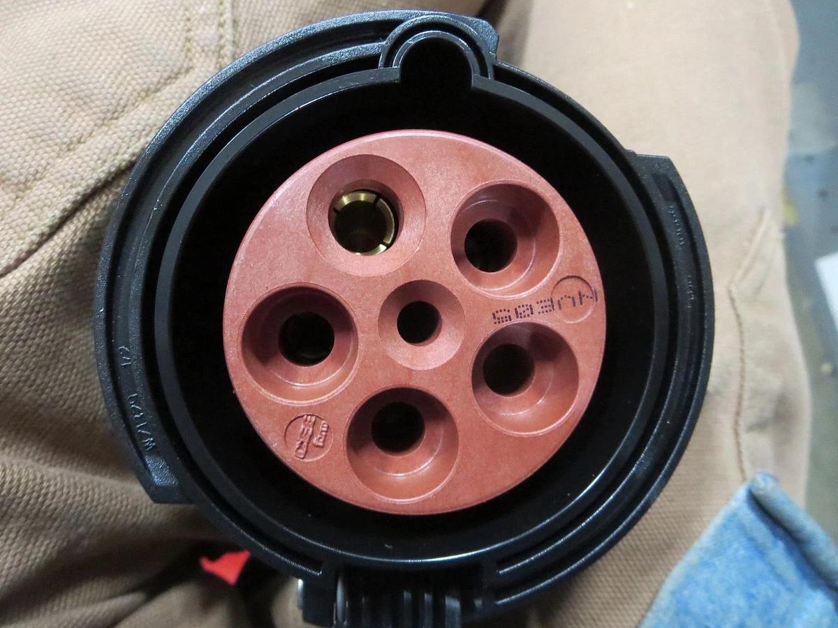 Mennekes ME560C5W Connector & Cable 600VAC 60A 50-60HZ 802181 Tesla Skyline