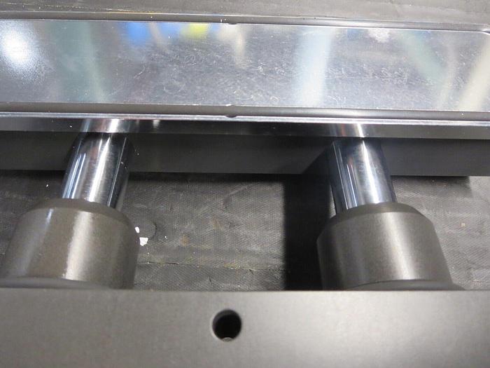 Used VAT 07510-VA24-AAZ1/0157 (A-351898) Gate/Slit Valve Open Carton