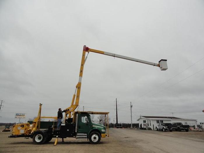 Used 2010 FREIGHTLINER BUSINESS CLASS M2 106