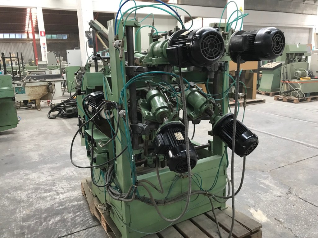 Usato Foratrice per forare in contemporanea sedili e spalliere