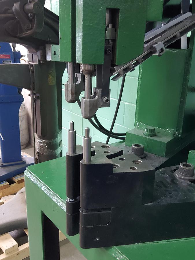Used MILFORD 58 DOUBLE RIVET MACHINE