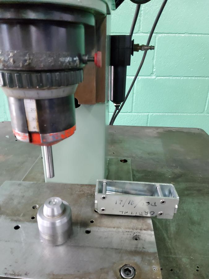 Used BRACKER ORBITAL RIVET MACHINE RN 180