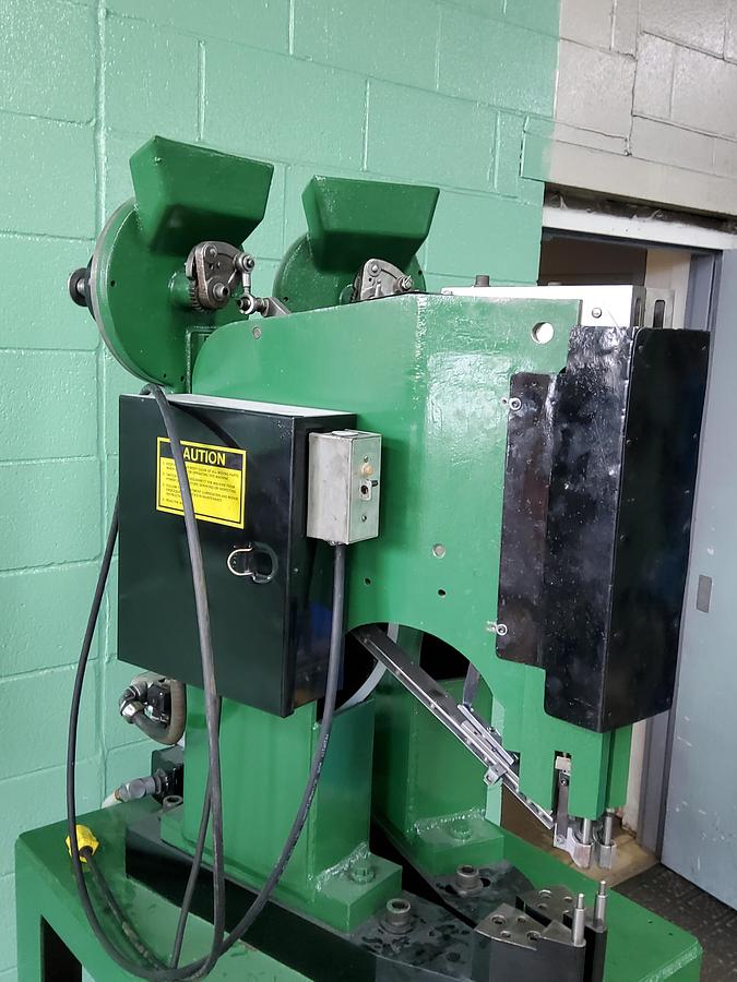 Used MILFORD 58 DOUBLE RIVET MACHINE