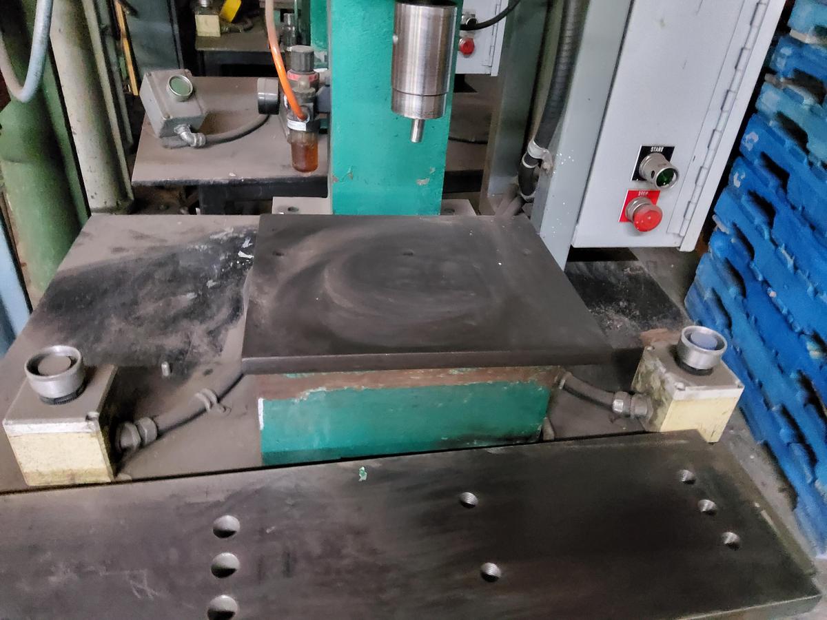 Used 精达牌旋铆机 XM8