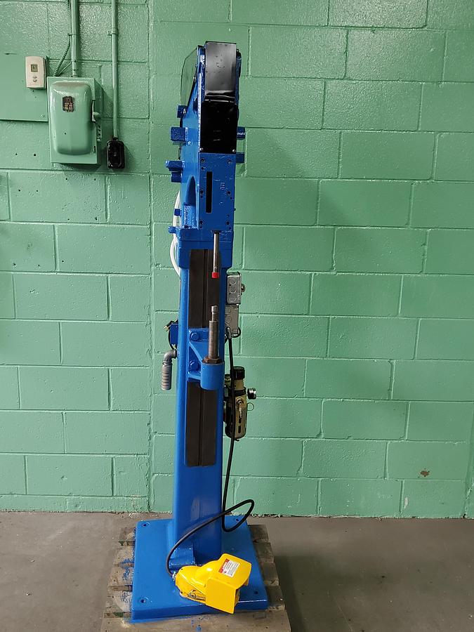 Used Clinching Machine