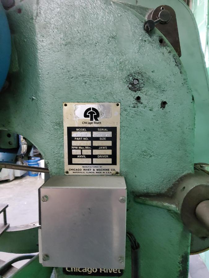Used Chicago 722 - Double Rivet Machine