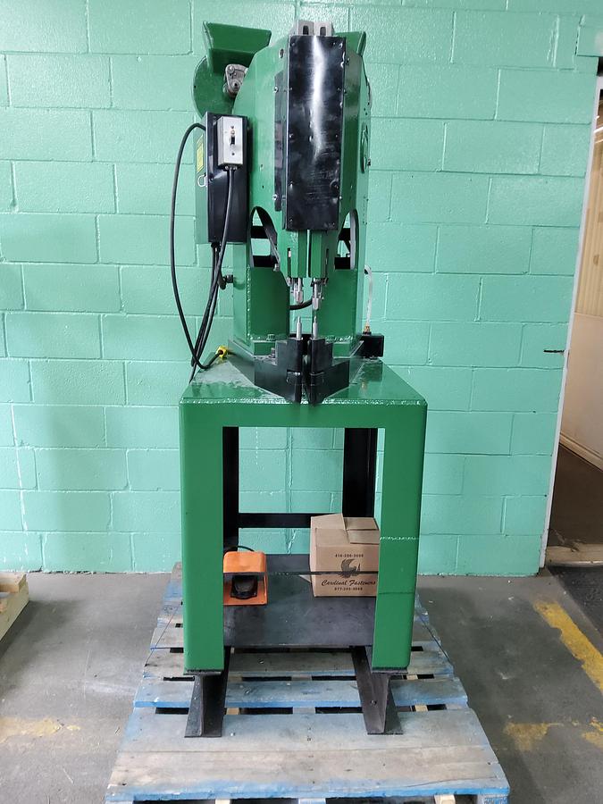 Used MILFORD 58 DOUBLE RIVET MACHINE