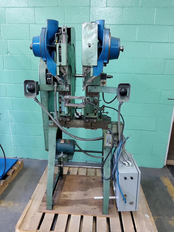 Used Chicago 722 - Double Rivet Machine