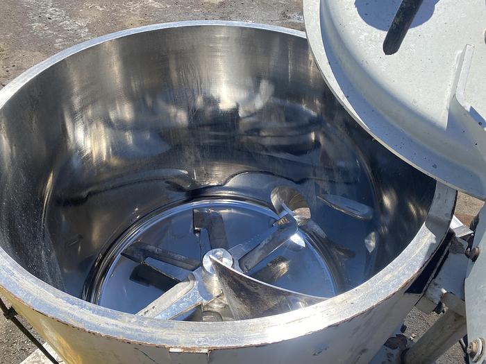 Used Used Caccia approximately 300 gallon stainless steel turbo-mixer