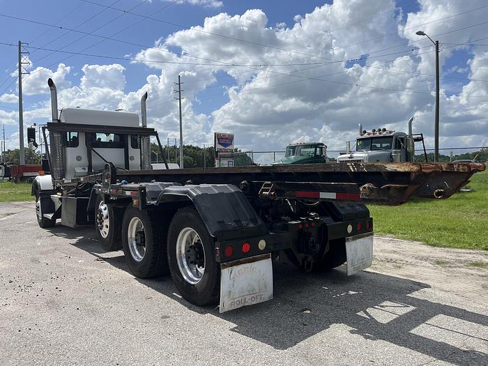 Used 2005 Kenworth T800 Tri-Axle Roll-Off Truck