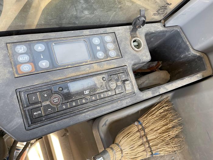 Used 2018 CATERPILLAR 325FL