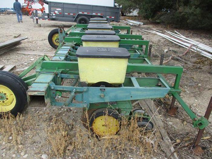 Used 7R30 John Deere 7100 Pick Planter