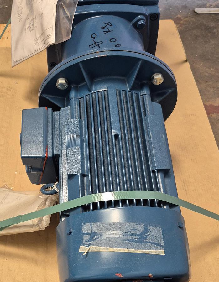 Getriebebau Nord Getriebemortor mit VEM Motor SK 63F IEC160