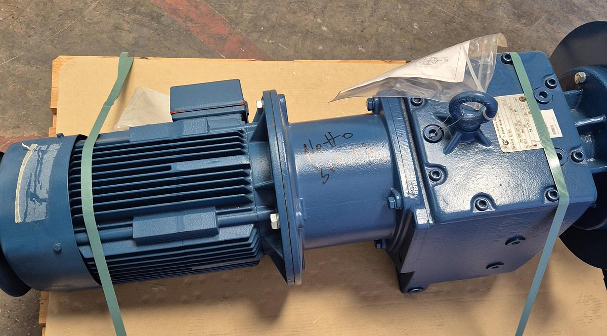 Getriebebau Nord Getriebemortor mit VEM Motor SK 63F IEC160