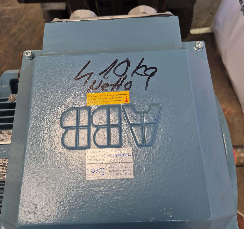 Leumann & Uhlmann Flanschmotor / 3-M3KP 225 SMC 4 VI IE2