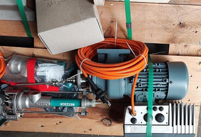 Netzsch Exzenterschneckenpumpe NM003BH06S12F mit Motor
