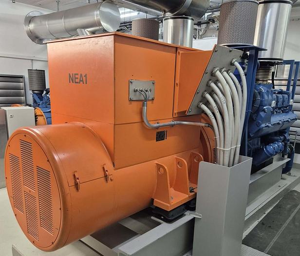 Gebraucht MTU Diesel-Notstromaggregat 8V396 TC34 mit Piller Generator NKT900-4