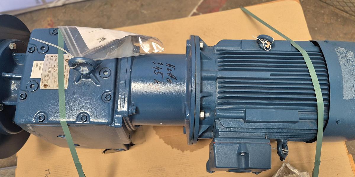 Getriebebau Nord Getriebemortor mit VEM Motor SK 63F IEC160